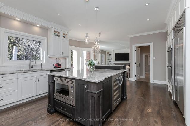 2312 Hoover Crt, House detached with 5 bedrooms, 4 bathrooms and 6 parking in Burlington ON | Image 3
