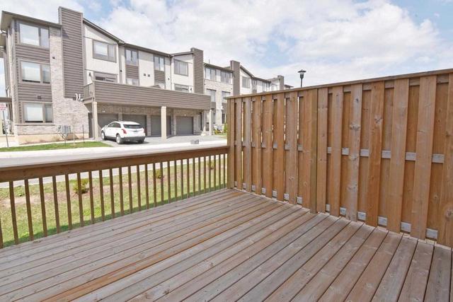 2052 Meadowgate Blvd, Townhouse with 3 bedrooms, 4 bathrooms and 2 parking in London ON | Image 2