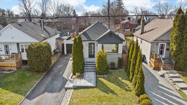 70 Atlee Ave, House detached with 2 bedrooms, 2 bathrooms and 3 parking in Toronto ON | Image 1