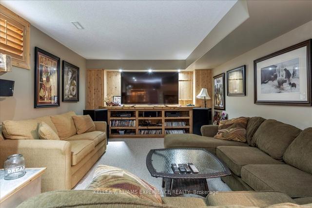 27 Counsellor Terr W, House detached with 2 bedrooms, 3 bathrooms and 4 parking in Barrie ON | Image 9