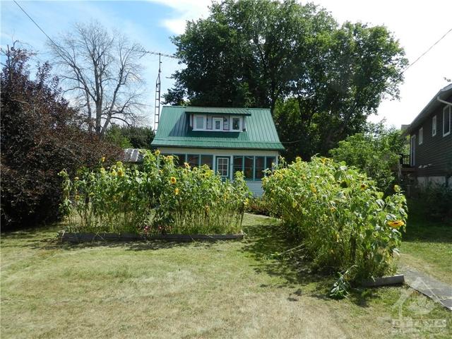 18 Elm Street E, House detached with 3 bedrooms, 1 bathrooms and 2 parking in Smiths Falls ON | Image 12