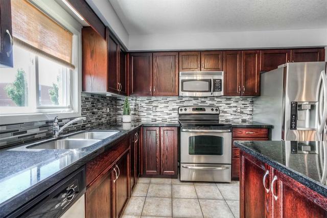 365 Parkvale Dr, House detached with 3 bedrooms, 3 bathrooms and 2 parking in Kitchener ON | Image 9