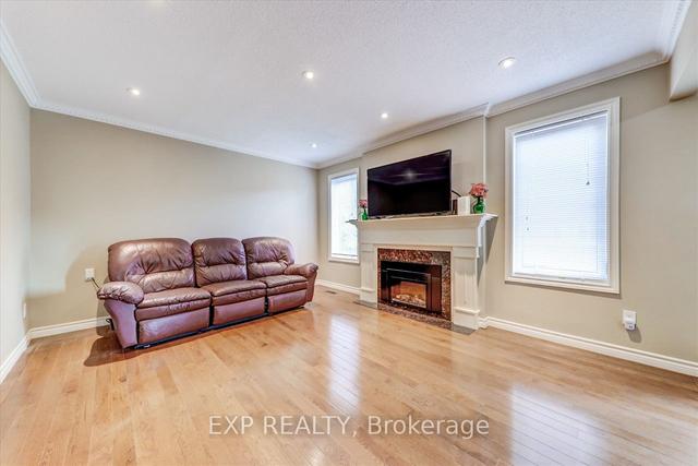 46 Starspray Blvd, House detached with 3 bedrooms, 4 bathrooms and 6 parking in Toronto ON | Image 9
