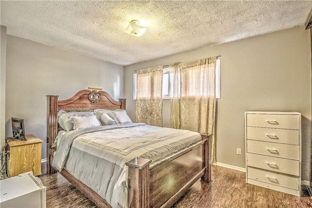 88 Dawson Cres, Townhouse with 3 bedrooms, 2 bathrooms and 2 parking in Brampton ON | Image 6