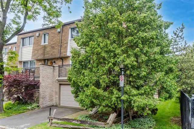 4 - 90 Sarah Lane, House attached with 3 bedrooms, 2 bathrooms and 2 parking in Oakville ON | Image 23