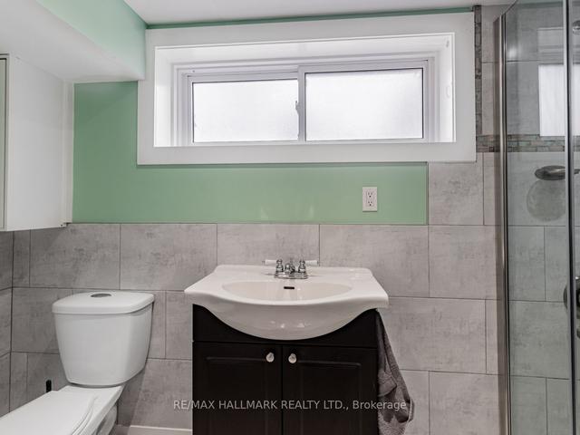 17 Windhill Cres, House semidetached with 3 bedrooms, 2 bathrooms and 4 parking in Toronto ON | Image 26