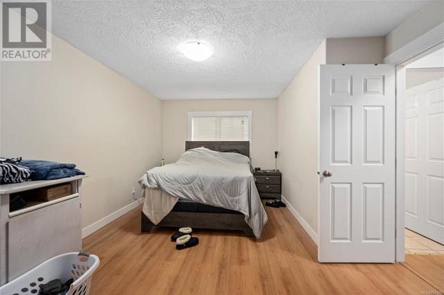 Primary bedroom in unit C downstairs 2 bed | Image 20