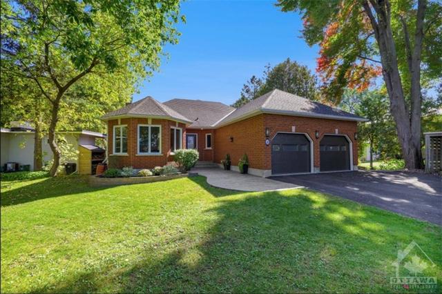 10 Waterbend Lane, House detached with 4 bedrooms, 3 bathrooms and 6 parking in Ottawa ON | Image 4