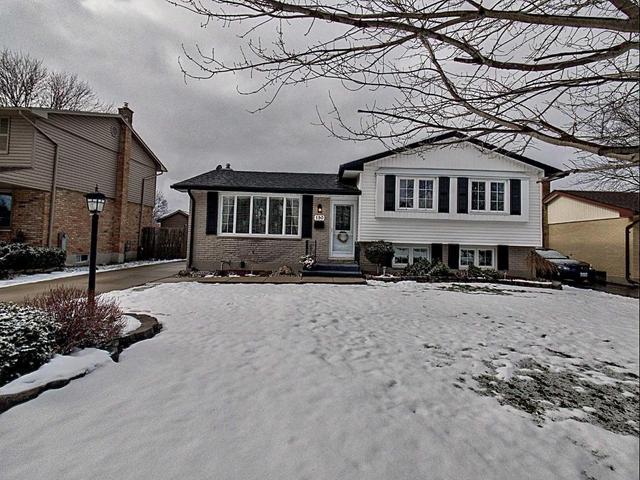 150 St Clair Cres, House detached with 3 bedrooms, 2 bathrooms and 3 parking in London ON | Image 2