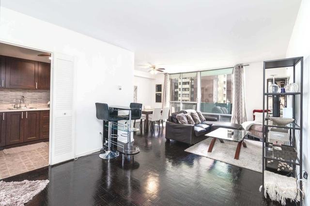 719 - 1 Massey Sq, Condo with 1 bedrooms, 1 bathrooms and 1 parking in Toronto ON | Image 1