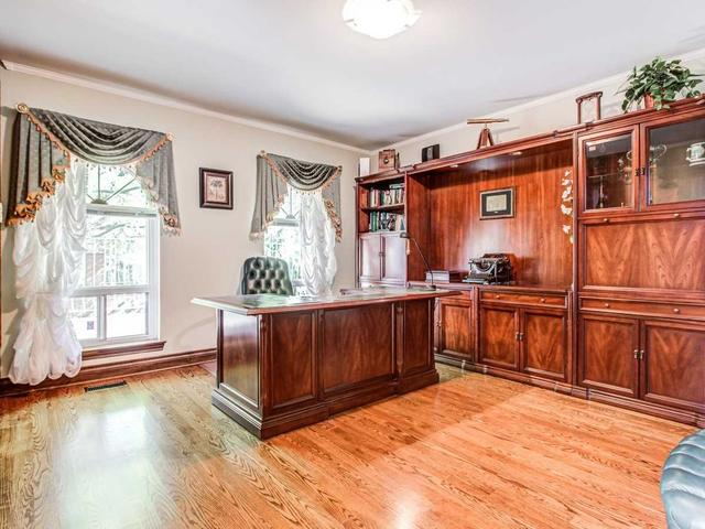 164 Wedgewood Dr, House detached with 4 bedrooms, 4 bathrooms and 10 parking in Toronto ON | Image 2