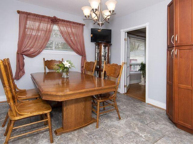 47 Campbell Dr, House detached with 3 bedrooms, 2 bathrooms and 7 parking in Brampton ON | Image 27