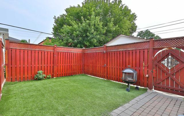 118 Northland Ave, House detached with 3 bedrooms, 3 bathrooms and 1 parking in Toronto ON | Image 33