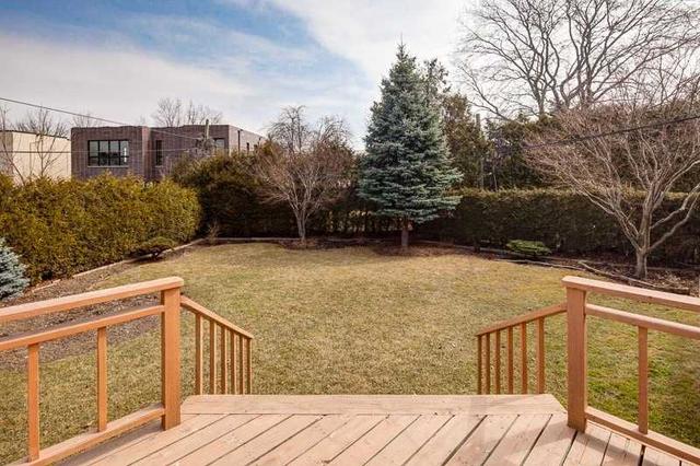 10 Oscar Crt, House detached with 3 bedrooms, 2 bathrooms and 4 parking in Toronto ON | Image 4