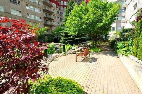 uc6 - 18 Concorde Pl, Condo with 2 bedrooms, 2 bathrooms and 1 parking in Toronto ON | Image 10