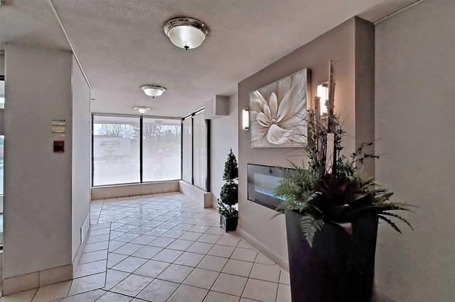 1712 - 18 Knight Bridge Rd, Condo with 3 bedrooms, 2 bathrooms and 1 parking in Brampton ON | Image 3