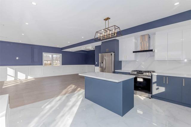 328 Beach Blvd, House detached with 4 bedrooms, 4 bathrooms and 6 parking in Hamilton ON | Image 3