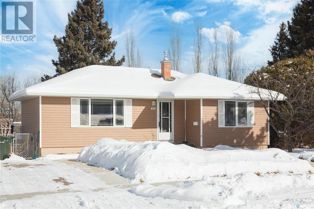 830 20th Street W, House detached with 4 bedrooms, 2 bathrooms and null parking in Prince Albert SK | Image 1