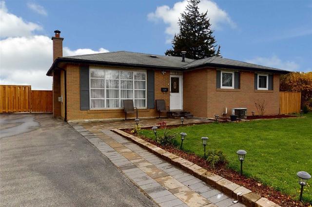 160 Folkstone Cres, House detached with 3 bedrooms, 1 bathrooms and 2 parking in Brampton ON | Image 1