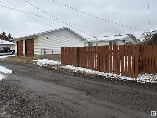 5032 51 Av, House detached with 5 bedrooms, 2 bathrooms and null parking in Redwater AB | Image 45