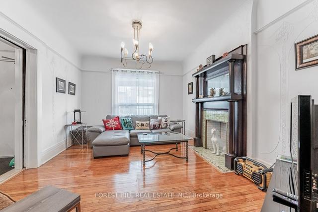 691 Ossington Ave, House detached with 3 bedrooms, 3 bathrooms and 1 parking in Toronto ON | Image 37