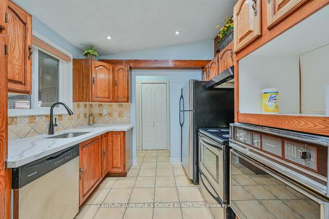 11 Checker Crt, House detached with 3 bedrooms, 2 bathrooms and 4 parking in Toronto ON | Image 17