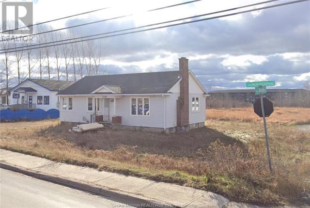1758 Mountain Rd, House attached with 0 bedrooms, 0 bathrooms and null parking in Moncton NB | Image 2