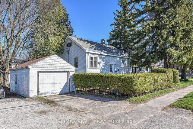 335 Moffat St, House detached with 3 bedrooms, 1 bathrooms and 3 parking in Orillia ON | Image 9