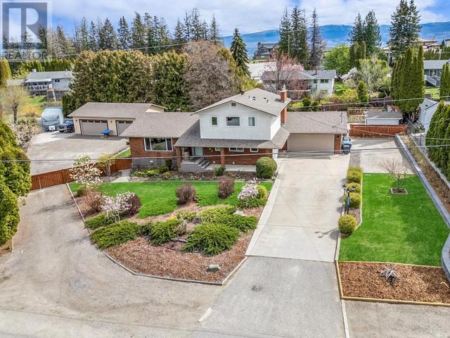 2401 Crestview Road, House detached with 5 bedrooms, 4 bathrooms and 5 parking in West Kelowna BC | Image 1