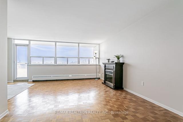1008 - 360 Ridelle Ave, Condo with 3 bedrooms, 2 bathrooms and 1 parking in Toronto ON | Image 16