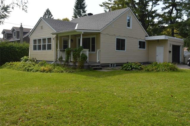 31 Alexander Rd, House detached with 3 bedrooms, 2 bathrooms and 5 parking in Orillia ON | Image 12