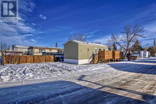 105, - 9090 24 Street Se, Home with 2 bedrooms, 1 bathrooms and 2 parking in Calgary AB | Image 39