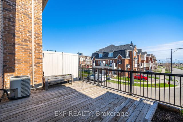 67 Ganton Hts, House attached with 4 bedrooms, 3 bathrooms and 3 parking in Brampton ON | Image 6