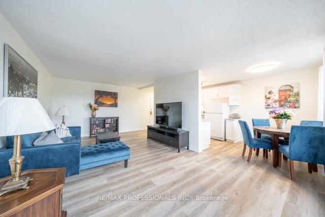 502 - 2411 New St, Condo with 2 bedrooms, 1 bathrooms and 1 parking in Burlington ON | Image 2