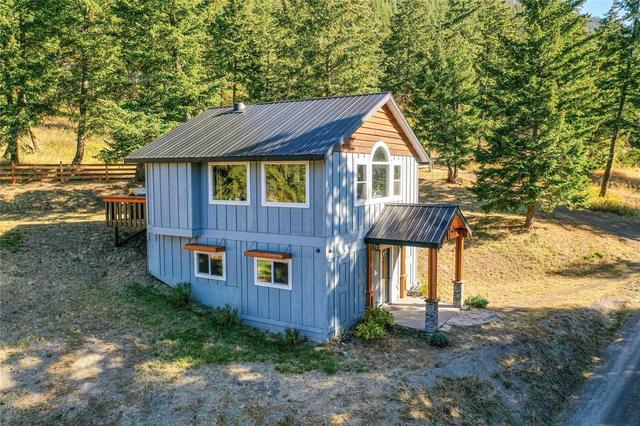 3465 Smith Road, House detached with 1 bedrooms, 1 bathrooms and 10 parking in Columbia Shuswap D BC | Card Image