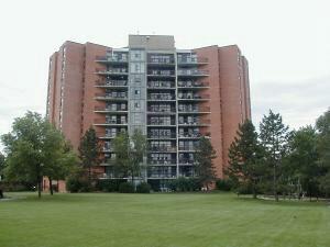 1002 - 2665 Windwood Dr, Condo with 3 bedrooms, 2 bathrooms and 2 parking in Mississauga ON | Image 1