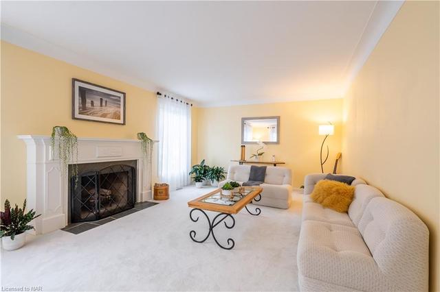 36 Royal Henley Boulevard, House detached with 4 bedrooms, 2 bathrooms and 6 parking in St. Catharines ON | Image 5