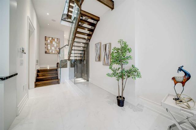 401 Belsize Dr, House detached with 4 bedrooms, 5 bathrooms and 3 parking in Toronto ON | Image 14