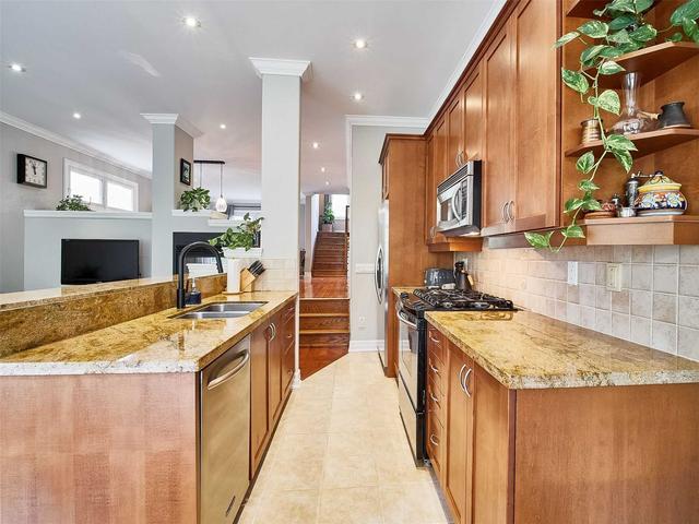 39 Saint George St, House detached with 3 bedrooms, 4 bathrooms and 2 parking in Toronto ON | Image 6