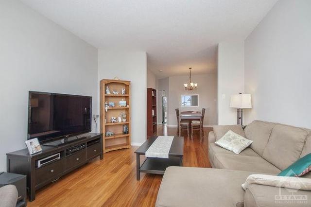 5 - 2082 Valin Street, Condo with 2 bedrooms, 2 bathrooms and 1 parking in Ottawa ON | Image 3