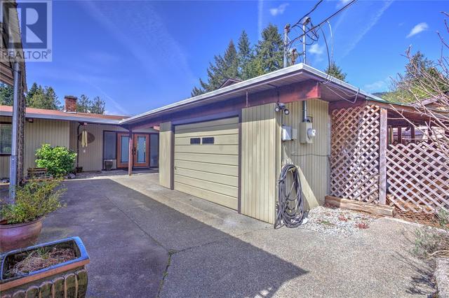 56 Prospect Ave, House detached with 4 bedrooms, 2 bathrooms and 6 parking in Lake Cowichan BC | Image 4