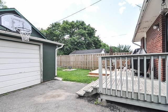 233 Oshawa Blvd S, House detached with 4 bedrooms, 1 bathrooms and 5 parking in Oshawa ON | Image 15