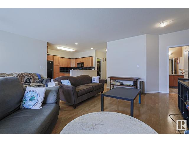 211 - 10033 110 St Nw, Condo with 2 bedrooms, 1 bathrooms and null parking in Edmonton AB | Image 4