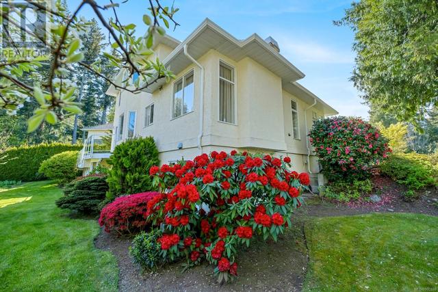 5199 Walema Crt, House detached with 5 bedrooms, 4 bathrooms and 4 parking in Saanich BC | Image 45