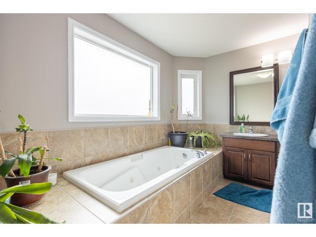 6323 18 Av Sw, House detached with 5 bedrooms, 3 bathrooms and null parking in Edmonton AB | Image 29