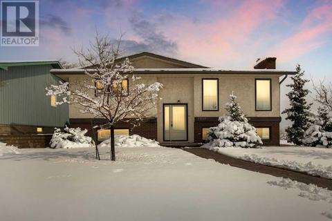4 Range Green Nw, House detached with 4 bedrooms, 2 bathrooms and 4 parking in Calgary AB | Card Image