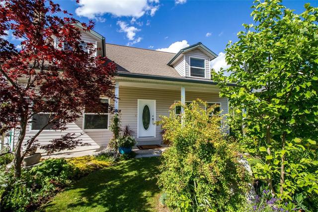1640 Windsor Drive, House detached with 3 bedrooms, 2 bathrooms and 4 parking in Revelstoke BC | Card Image