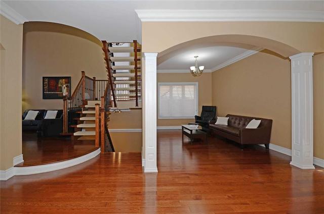 2484 Rideau Dr, House detached with 4 bedrooms, 4 bathrooms and 4 parking in Oakville ON | Image 2