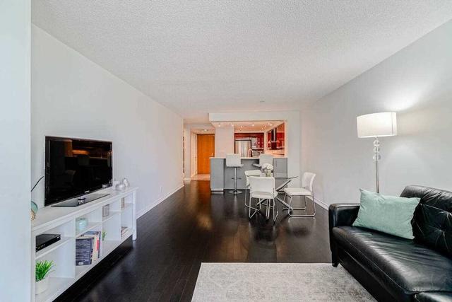 302 - 18 Hollywood Ave, Condo with 1 bedrooms, 1 bathrooms and 1 parking in Toronto ON | Image 7