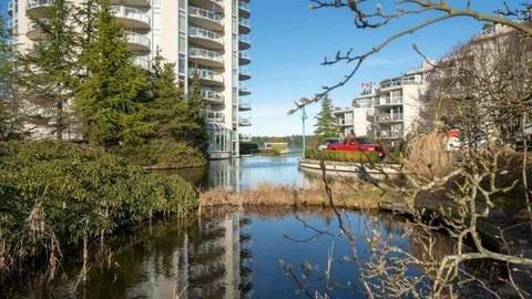 204 - 158 Promenade Dr, Condo with 3 bedrooms, 2 bathrooms and 2 parking in Nanaimo BC | Card Image